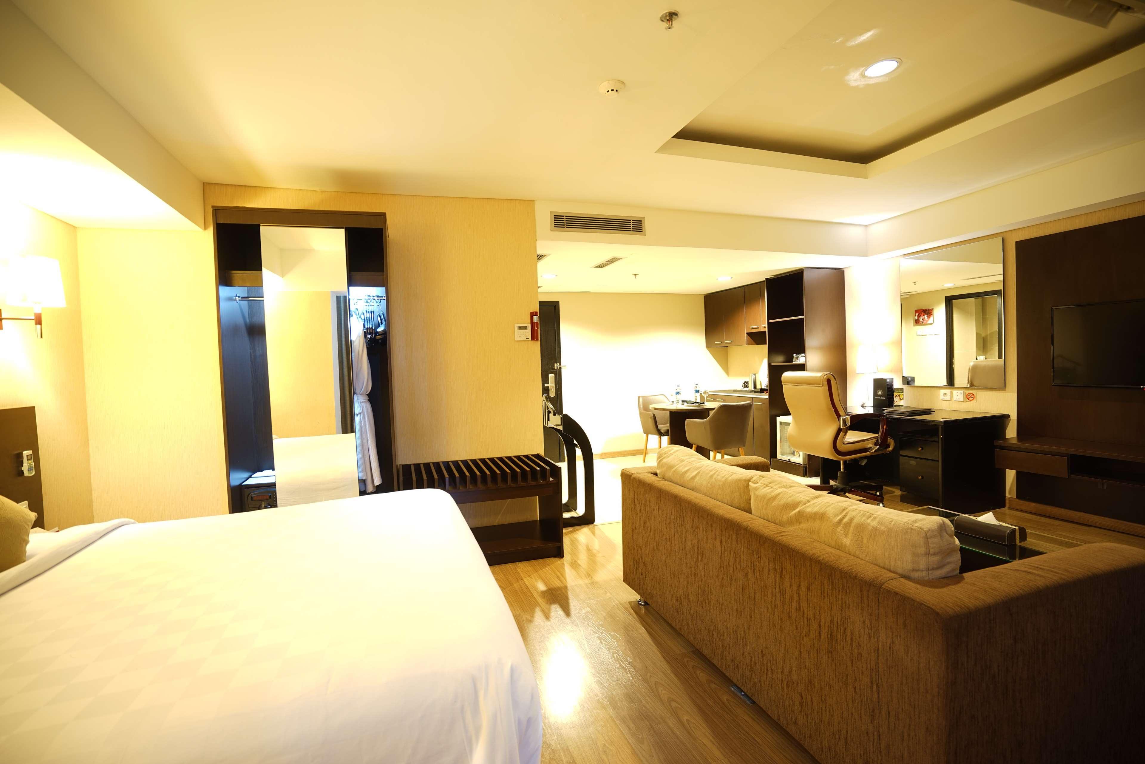 Best Western Premier The Hive Jakarta Exterior photo